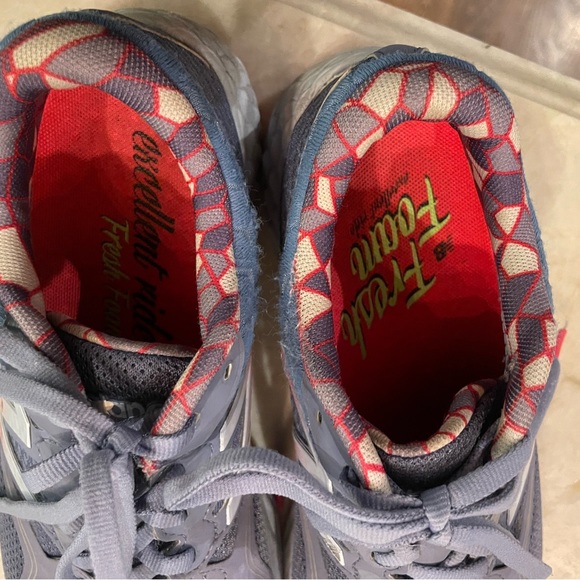 - New Balance ladies size 7 1/2 - Picture 5 of 5